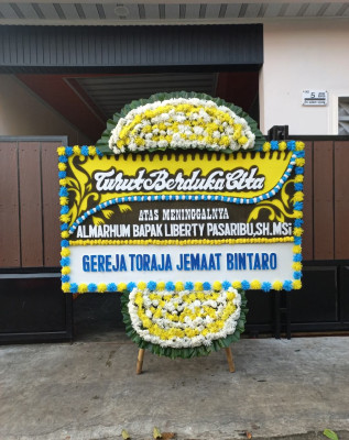 Papan Bunga Duka di Kikim Barat